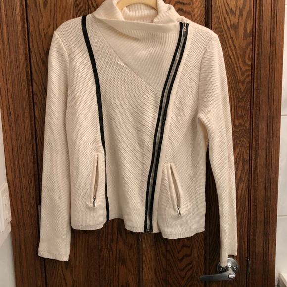 ❌LAST DAY❌New York & Company Zipper Sweater - Picture 4 of 8